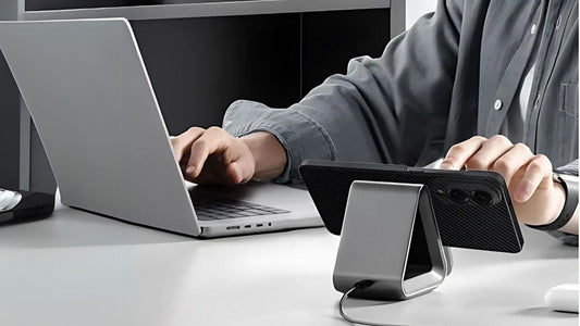 man in long sleeves working with the samsung galaxy S25 edge mounted in magsafe stand