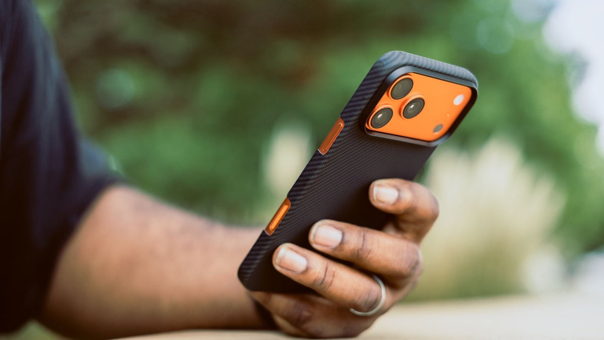 man using the thin iPhone 17 pro case made of aramid fiber with green background