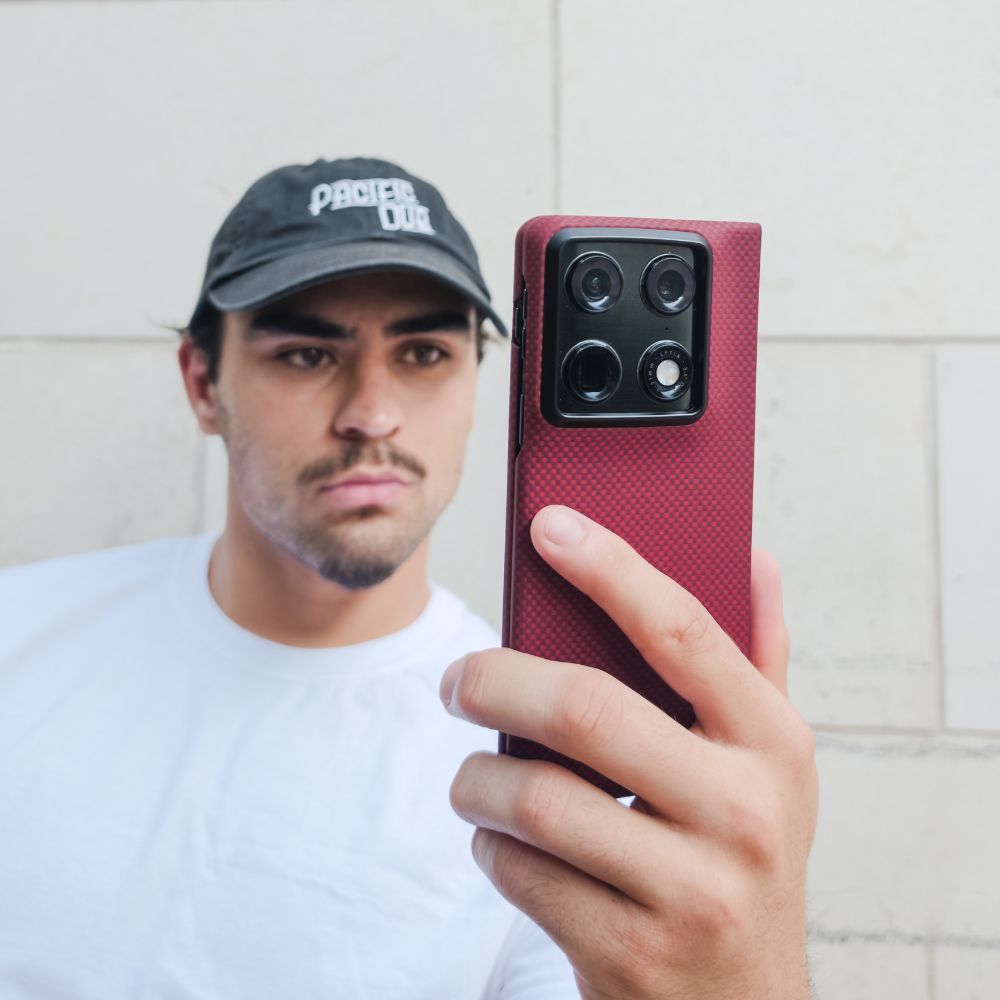 close shot of motorola razr fold with aramid case held by a man