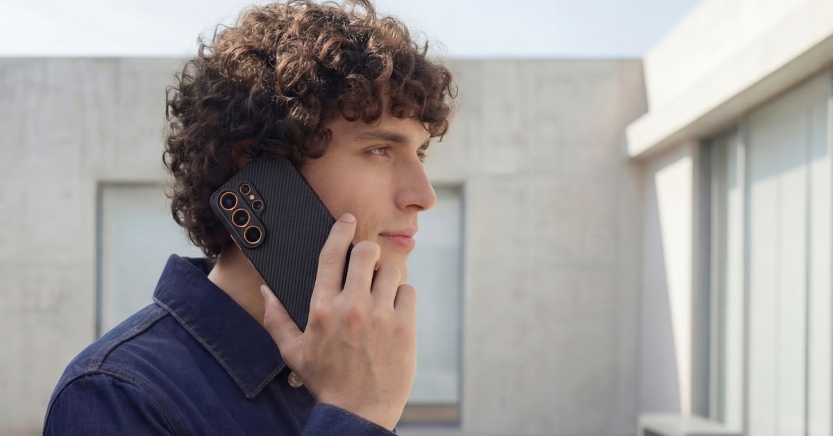 GALAXY S26 ULTRA CASE IN HAND.jpg__PID:c147e545-85f9-4d84-8400-a62c847f1f20