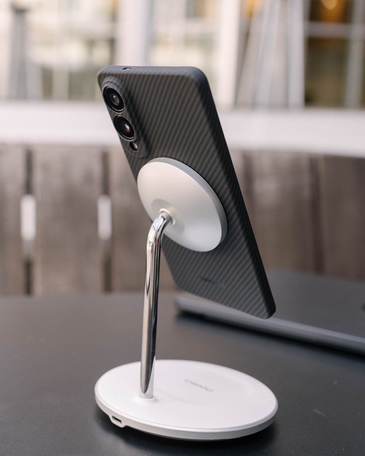 A top-down view of a durable Galaxy S25 Edge case with a sleek carbon fiber texture.
