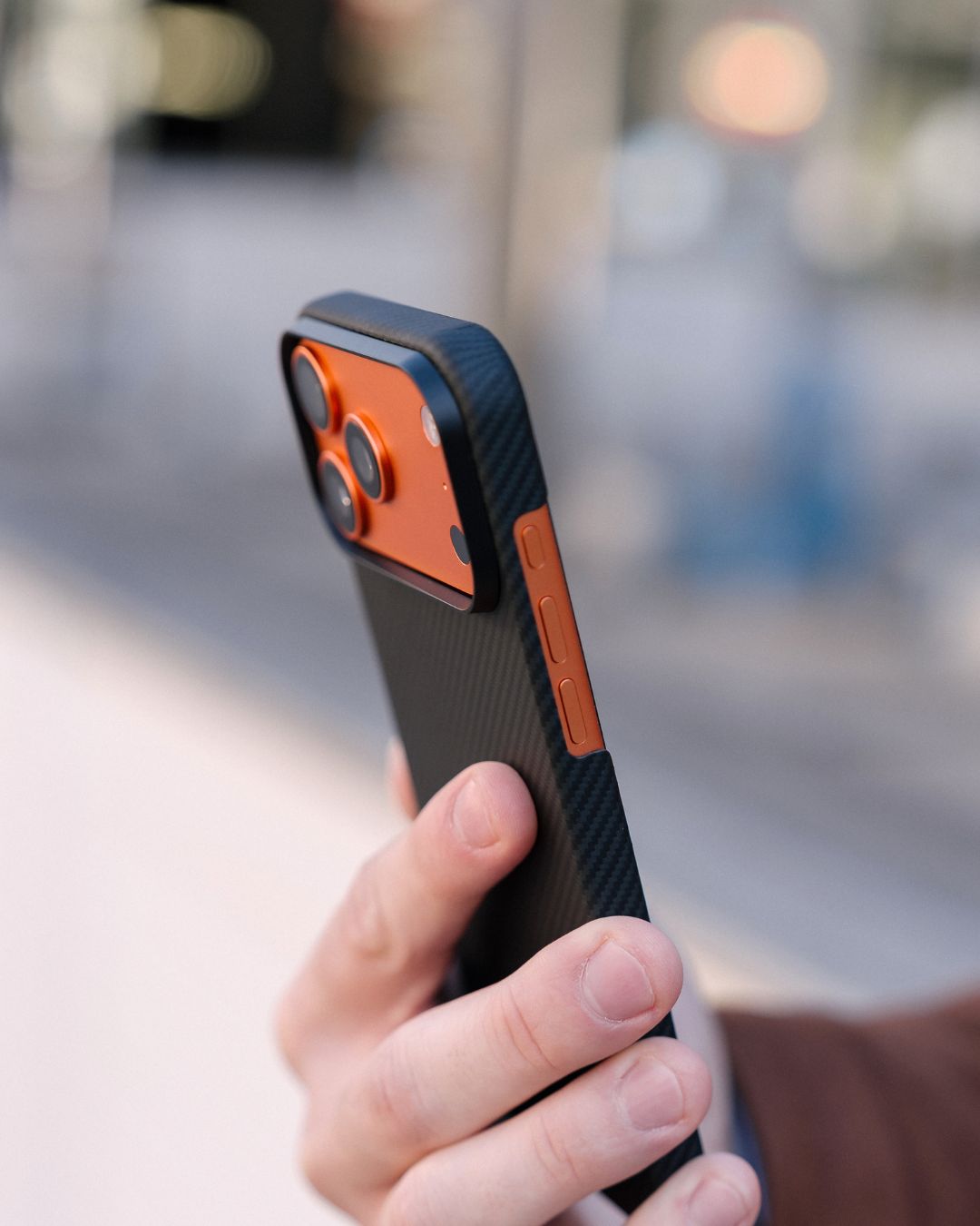 side view of thin iphone 17 pro max case