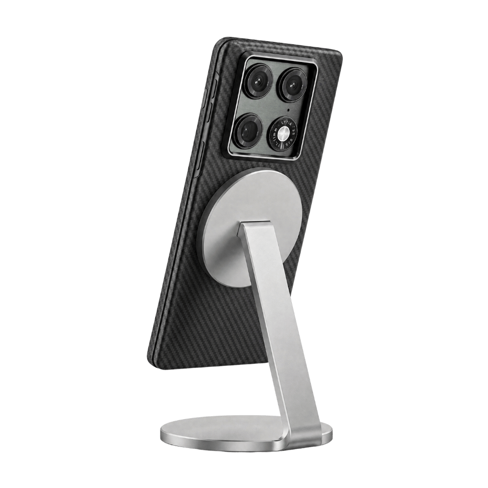 motoraola razr fold with aramid fiber case attached to magsafe stand