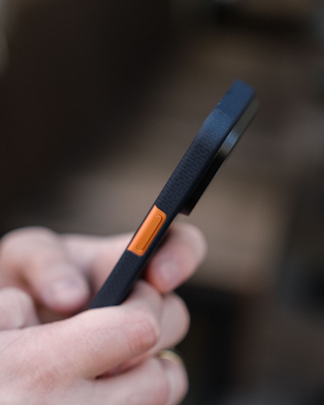 side view of iPhone 17 pro case to show how thin the case is
